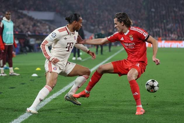 in duel, action, with Leroy Sane 10 FC Bayern Muenchen , Alvaro Carreras 3 Benfica Lisbon , FC Bayern Muenchen vs Benfica Lisbon, Champions League, Soccer, Matchday 4, 06 11 2024 Muenchen Bayern Germany Copyright: xkolbert-press ChristianxKolbertx