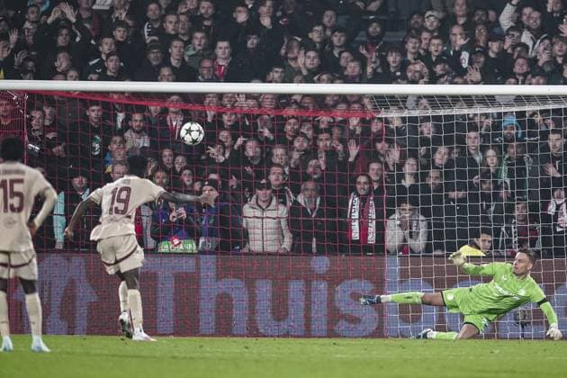 ROTTERDAM, 6-11-2024, Stadium Feijenoord de Kuip, Champions League, 2024 2025, Feyenoord - Red Bull Salzburg, Feyenoord goalkeeper Timon Wellenreuther Feyenoord - RB Salzburg  x26683914x Copyright:
