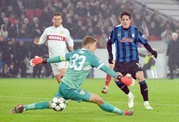 06 11 2024, xhbx, Football UEFA Champions League, VfB Stuttgart Atalanta Bergamo emspor, v l Goal scored, Goal to 0 2 Alexander Nübel VfB Stuttgart , Nicolo Zaniolo Atalanta Bergamo DFL DFB REGULATIONS PROHIBIT ANY USE OF PHOTOGRAPHS as IMAGE SEQUENCES and or QUASI VIDEO Stuttgart