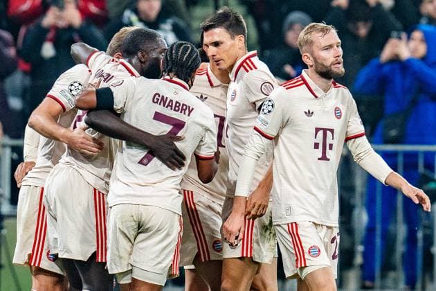 06 11 2024, FC Bayern München vs Benfica Lisbon, UEFA Champions League, Matchday 4 Goal for 1 0 by Jamal Musiala FC Bayern Muenchen, 42 here Serge Gnabry FC Bayern Muenchen, 7 Dayot Upamecano FC Bayern Muenchen, 2 Joao Palhinha FC Bayern Muenchen, 16 Harry Kane FC Bayern Muenchen, 9 Alphonso Davies FC Bayern Muenchen, 19 Cheering together Copyright: xBahhoxKarax