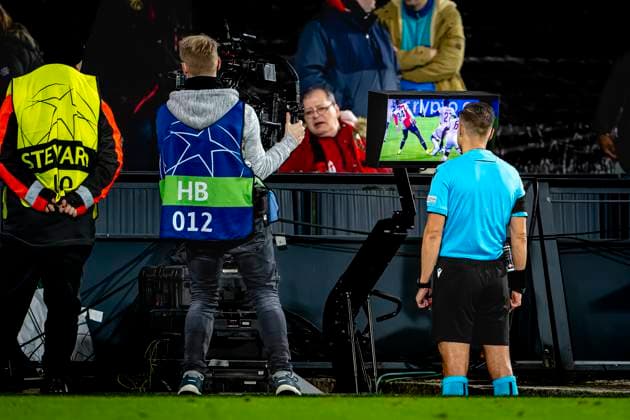 Referee Aleksandr Radius checks VAR, during the match Feyenoord Salzburg at the Feyenoord stadium De Kuip for the UEFA Champions League League phase Matchday 4 season 2024 2025 in ROTTERDAM, Netherlands on 6 november 2024, photo by Marcel van Dorst EYE4images DeFodi Images not used in POL SRB CRO FRA GBR NED ITA USA Defodi 746 198512 Defodi-746 not used in POL SRB CRO FRA GBR NED ITA USA