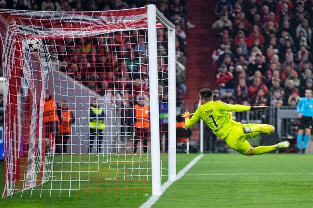 Goal for FC Bayern 1 0 by Jamal Musiala FC Bayern Muenchen, 42 Keibe chance for Trubin SL Benfica Lisbon, 01 GER, FC Bayern Muenchen vs SL Benfica Lisbon, Football, Champions League, Matchday 4, Season 2024 2025, 06 11 2024 DFB DFL REGULATIONS PROHIBIT ANY USE OF PHOTOGRAPHS AS IMAGE SEQUENCES AND OR QUASI VIDEO GER, FC Bayern Muenchen vs SL Benfica Lisbon, Football, Champions League, Matchday 4, Season 2024 2025, 06 11 2024 Muenchen Copyright: xEibner-Pressefoto RogerxBuerkex EP_RBE