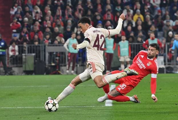 06 11 2024, xjrdrx, Football UEFA Champions League, FC Bayern Muenchen Benfica Lisbon emspor, v l Jamal Musiala FC Bayern Muenchen , Nicolas Otamendi Benfica Lisbon DFL DFB REGULATIONS PROHIBIT ANY USE OF PHOTOGRAPHS as IMAGE SEQUENCES and or QUASI VIDEO Muenchen