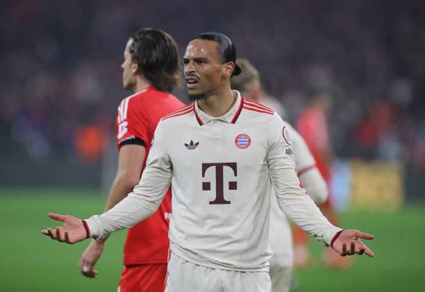 Munich, Germany, 06 November 2024 Football, Men, Champions League, Season 2024 2025, FC Bayern Munich Benfica Lisbon, Allianz Arena, Matchday 4 Leroy Sane FC Bayern Munich questioning, gesture, facial expression