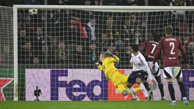 Victor Olatunji of Sparta scores and goalie of Brest Marco Bizot receives goal during the Football Champions League 4th round match Sparta Prague vs Stade Brestois in Prague, Czech Republic, November 6, 2024. (CTKxPhoto VitxSimanek) CTKPhotoP2024110613080  CTKPhotoP2024110613080