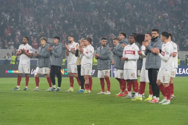 After the match the VfB Stuttgart team thanks the fans GER, VfB Stuttgart vs Atalanta Bergamo, Football, Men, UEFA Champions League, Matchday 4, Season 2024 2025, 06 11 2024, GER, VfB Stuttgart vs Atalanta Bergamo, Football, Men, UEFA Champions League, Matchday 4, Season 2024 2025, 06 11 2024 Stuttgart Copyright: xEibner-Pressefoto WolfgangxFrankx EP_WFK