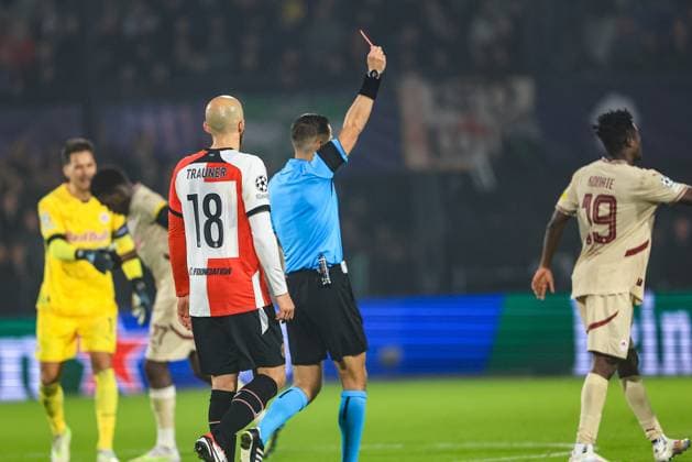 ROTTERDAM, 6-11-2024, Stadium de Kuip, Champions League, 2024 2025, Feyenoord - Red Bull Salzburg, VAR moment, Scheidsrechter Donatas Rumsas, red card, Feyenoord player Chris-KÃ vin Nadje Feyenoord - RB Salzburg  x26684165x Copyright: