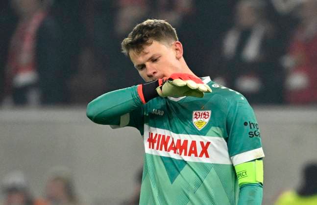 Goalkeeper Alexander Nuebel VfB Stuttgart 33 disappointed Gesture Gesture Champions League VfB Stuttgart vs Atalanta BC Bergamo 05 11 2024 DFL REGULATIONS PROHIBIT ANY USE OF PHOTOGRAPHS AS IMAGE SEQUENCES AND OR QUASI VIDEO Champions League VfB Stuttgart vs Atalanta BC Bergamo