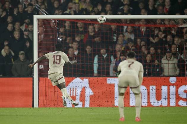 ROTTERDAM - Karim Konate of FC RB Salzburg shoots penalty on the crossbar during the UEFA Champions League match between Feyenoord Rotterdam and FC RB Salzburg at Feyenoord Stadium de Kuip on Nov. 6, 2024 in Rotterdam, Netherlands. ANP Hollandse Hoogte BART STOUTJESDIJK UEFA Champions League 2024 25 League Phase MD4 2024 25 xVIxANPxSportx xBartxStoutjesdijkxIVx 512855536 originalFilename: 512855536.jpg