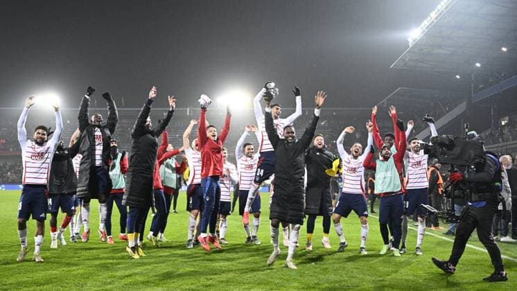 Sport Bilder des Tages Soccer players of Stade Brest celebrate a victory after the Football Champions League 4th round match Sparta Prague vs Stade Brestois in Prague, Czech Republic, November 6, 2024. (CTKxPhoto MichalxKamaryt) CTKPhotoP2024110613233  CTKPhotoP2024110613233