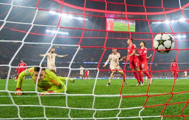Jamal MUSIALA, FCB 42 scores, shoots goal , Tor, Treffer, Torschuss, 1-0 in the group league match FC BAYERN MUENCHEN - SL BENFICA LISSABON of football UEFA Champions League in season 2024 2025 in Munich, Nov 06, 2024 , FCB, 4. Spieltag, München