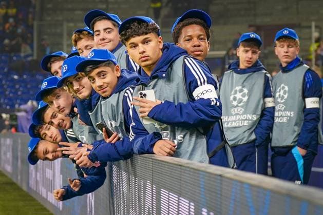 Shakhtar Donetsk UKR vs Young Boys SUI YB Football UEFA Champions League 2024 25, Matchday 4, Shakhtar Donetsk vs Young Boys Bern, Arena AufSchalke Veltins Arena Gelsenkirchen Balljungs, Schalke 04 U15 Nachwuchs Copyright: xJOERANxSTEINSIEKx