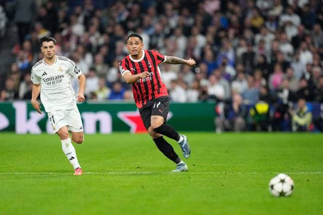 November 5, 2024, Madrid, Madrid, SPAIN: Noah Okafor of AC Milan and Brahim Diaz of Real Madrid in action during the UEFA Champions League 2024 25 League Phase MD4 match between Real Madrid CF and AC Milan at Estadio Santiago Bernabeu on November 5, 2024, in Madrid, Spain. Madrid SPAIN - ZUMAF v 20241105_zaa_a181_113 Copyright: xOscarxJ.xBarrosox