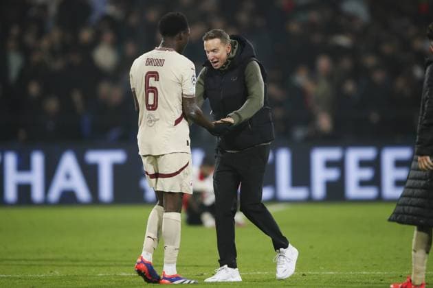 ROTTERDAM - (l-r) Samson Baidoo of Red Bull Salzburg, Red Bull Salzburg coach Pepijn Lijnders celebrate victory during the UEFA Champions League match between Feyenoord Rotterdam and FC RB Salzburg at Feyenoord Stadium de Kuip on Nov. 6, 2024 in Rotterdam, Netherlands. ANP Hollandse Hoogte BART STOUTJESDIJK UEFA Champions League 2024 25 League Phase MD4 2024 25 xVIxANPxSportx xBartxStoutjesdijkxIVx 512860409 originalFilename: 512860409.jpg