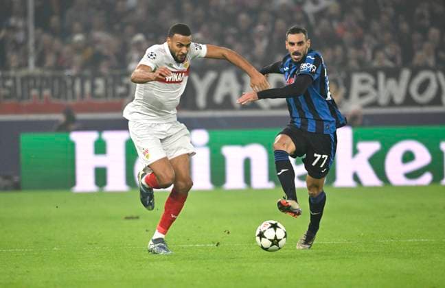 duel, action Josha Vagnoman VfB Stuttgart 04 vs Davide Zappacosta Atalanta BC Bergamo 77 Champions League VfB Stuttgart vs Atalanta BC Bergamo 05 11 2024 DFL REGULATIONS PROHIBIT ANY USE OF PHOTOGRAPHS AS IMAGE SEQUENCES AND OR QUASI VIDEO Champions League VfB Stuttgart vs Atalanta BC Bergamo