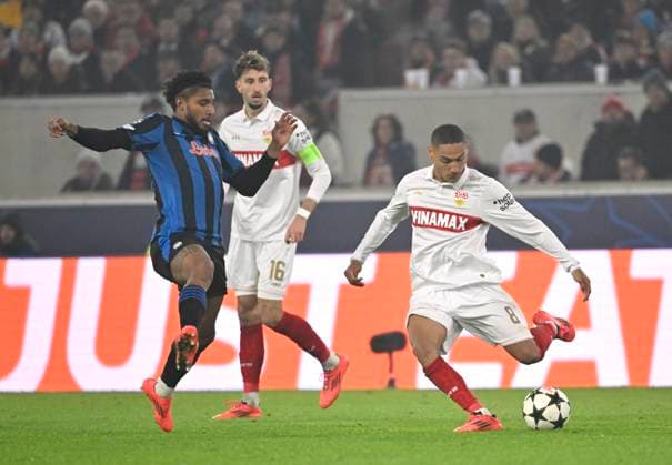 Enzo Millot VfB Stuttgart 08 Action on the ball Atakan Karazor VfB Stuttgart 16 Champions League VfB Stuttgart vs Atalanta BC Bergamo 05 11 2024 DFL REGULATIONS PROHIBIT ANY USE OF PHOTOGRAPHS AS IMAGE SEQUENCES AND OR QUASI VIDEO Champions League VfB Stuttgart vs Atalanta BC Bergamo