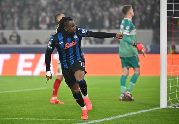 GOAL to 0 1 Ademola Lookman Atalanta BC Bergamo 11 Goal celebration Goalkeeper Alexander Nuebel VfB Stuttgart 33 Enzo Millot VfB Stuttgart 08 disappointed Champions League VfB Stuttgart vs Atalanta BC Bergamo 05 11 2024 DFL REGULATIONS PROHIBIT ANY USE OF PHOTOGRAPHS AS IMAGE SEQUENCES AND OR QUASI VIDEO Champions League VfB Stuttgart vs Atalanta BC Bergamo
