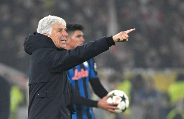 Coach Coach Gian Piero Gasperini Atalanta BC Bergamo Gesture Gesture Raoul Bellanova Atalanta BC Bergamo 16 Champions League VfB Stuttgart vs Atalanta BC Bergamo 05 11 2024 DFL REGULATIONS PROHIBIT ANY USE OF PHOTOGRAPHS AS IMAGE SEQUENCES AND OR QUASI VIDEO Champions League VfB Stuttgart vs Atalanta BC Bergamo