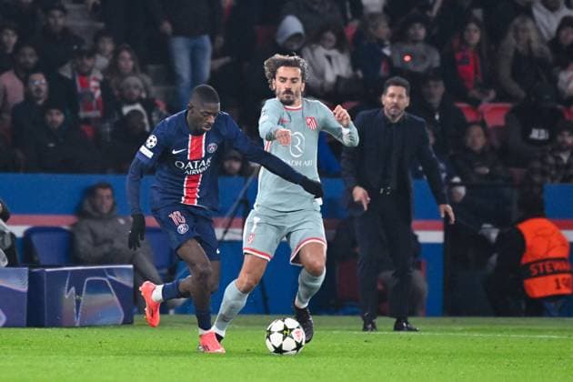 Ousmane DEMBELE ( 10 - PSG ) and Antoine Griezmann ( 7 - Atletico de Madrid ) during the UEFA Champions League match between Paris Saint Germain and Atletico de Madrid at Parc Des Princes on November 06, 2024 in Paris, France. ( Photo by federico pestellini panoramic ) - FOOTBALL : PSG vs Atletico de Madrid - Ligue des Champions - 06 11 2024 FedericoPestellini Panoramic 