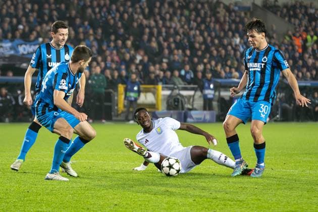 Fußball, CL, FC Brügge - Aston Villa Club Brugge v Aston Villa Champions League 06 11 2024. Club Brugge midfielder Ardon Jashari (30) tackles Aston Villa forward Jhon Duran (9) during the Champions League match between Club Brugge and Aston Villa at Jan Breydel Stadion, Brugge, Belguim on 6 November 2024. Editorial use only , Copyright: xIanxStephenx PSI-20762-0103