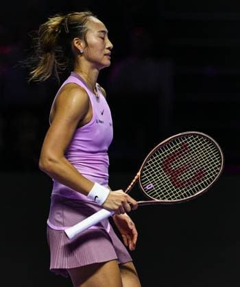 WTA, Tennis Damen Finals 2024 - Day 5 RIYADH, SAUDI ARABIA - NOVEMBER 06: Jasmine Paolini of Italy during her match against Quinwen Zheng of China, on Day 5 of the 2024 WTA Finals, part of the Hologic WTA Tour, held at King Saud University Indoor Arena on November 06, 2024, in Riyadh, Saudi Arabia. Riyadh Saudi Arabia  Copyright: xArturxWidakx originalFilename:widak-wtafinal241106_npkq0.jpg