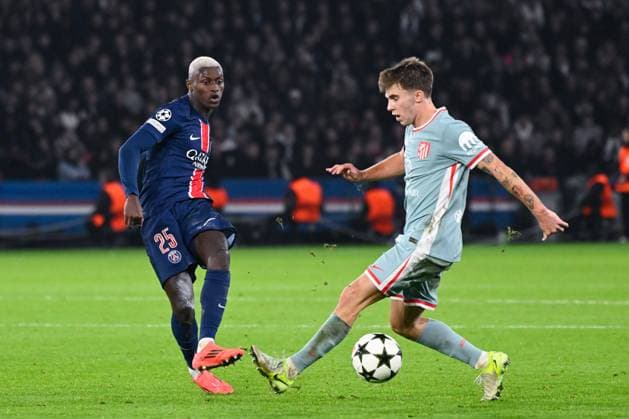TAVARES Nuno MENDES ( 25 - PSG ) and Pablo Barrios ( 8 - Atletico de Madrid ) during the UEFA Champions League match between Paris Saint Germain and Atletico de Madrid at Parc Des Princes on November 06, 2024 in Paris, France. ( Photo by federico pestellini panoramic ) - FOOTBALL : PSG vs Atletico de Madrid - Ligue des Champions - 06 11 2024 FedericoPestellini Panoramic 