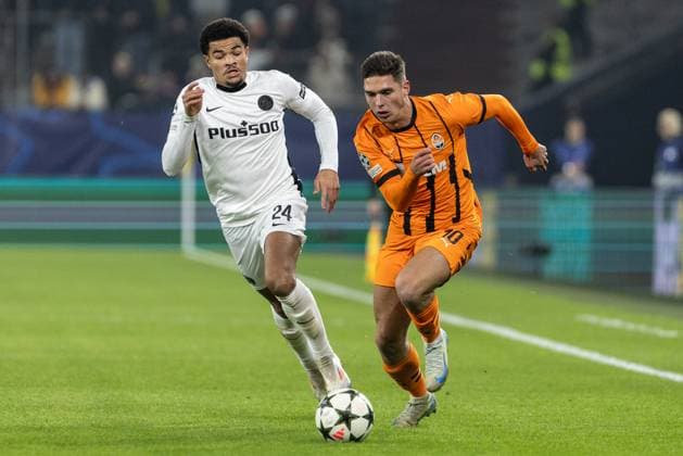 UEFA Champions League FC Shakhtar Donetsk BSC Young Boys 06 11 2024 Georgy Sudakov FC Shakhtar Donetsk, 10 , Zachary Athekame BSC Young Boys, 24 UEFA Champions League FC Shakhtar Donetsk BSC Young Boys Arena AufSchalke, Gelsenkirchen 06 11 2024 Copyright: xBEAUTIFULxSPORTS Buriakovx