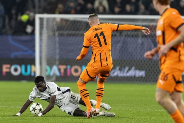 UEFA Champions League FC Shakhtar Donetsk BSC Young Boys 06 11 2024 Ebrima Colley BSC Young Boys, 11 , Olaksandr Zubkov FC Shakhtar Donetsk, 11 UEFA Champions League FC Shakhtar Donetsk BSC Young Boys Arena AufSchalke, Gelsenkirchen 06 11 2024 Copyright: xBEAUTIFULxSPORTS Buriakovx