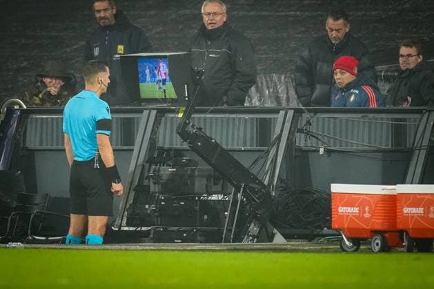 UEFA Champions League: Feyenoord v FC Red Bull Salzburg Rotterdam - Referee Donatas Rumsas during the fourth round of the new format of The Champions League 2024 2025. The match is set between Feyenoord and FC Red Bull Salzburg at Stadion Feijenoord De Kuip on 6 November 2024 in Rotterdam, The Netherlands. Copyright: xYannickxVerhoevenx