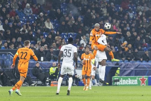 UEFA Champions League FC Shakhtar Donetsk BSC Young Boys 06 11 2024 Pedro Henrique FC Shakhtar Donetsk, 13 , Joel Monteiro BSC Young Boys, 77 UEFA Champions League FC Shakhtar Donetsk BSC Young Boys Arena AufSchalke, Gelsenkirchen 06 11 2024 Copyright: xBEAUTIFULxSPORTS Buriakovx