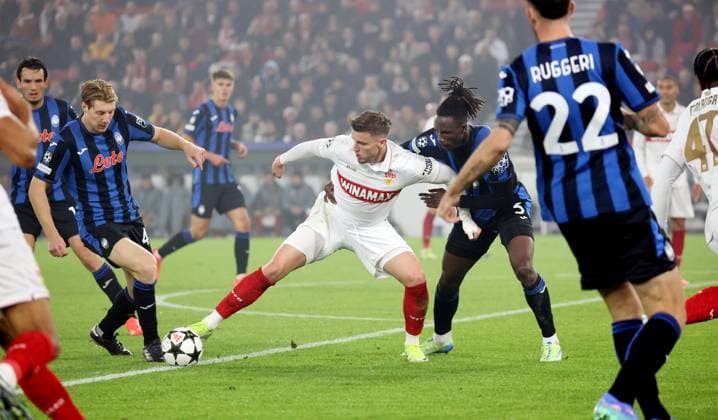 06 11 24 VfB Stuttgart Atalanta Bergamo Germany, Stuttgart, 06 11 2024, Football, UEFA Champions League, VfB Stuttgart Atalanta Bergamo v l Marco Brescianini Atalanta Bergamo , Ermedin Demirovic VfB Stuttgart , Olidon Kossonou Atalanta Bergamo