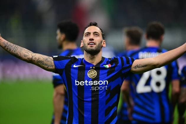 FC Internazionale Milano v Arsenal FC - UEFA Champions League 2024 25 League Phase MD4 Hakan Calhanoglu of Inter Milan celebrates after scoring his team s first goal during the Champions League match between Inter Milan and Arsenal at San Siro Stadium in Bergamo, Italy, on November 6, 2024. Milan Italy  Copyright: xAndreaxDiodatox originalFilename:diodato-atalanta241106_npabO.jpg