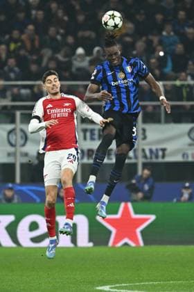 FC Internazionale Milano v Arsenal FC - UEFA Champions League 2024 25 League Phase MD4 Kai Havertz of Arsenal F.C. and Yann Aurel Bisseck of F.C. Inter are in action during the UEFA Champions League 2024 25 League Phase MD4 match between F.C. Inter and Arsenal F.C. at San Siro Stadium in Milan, Italy, on November 6, 2024. Milan Italy Italy  Copyright: xDomenicoxCippitellix originalFilename:cippitelli-fcinterv241106_np9Rt.jpg