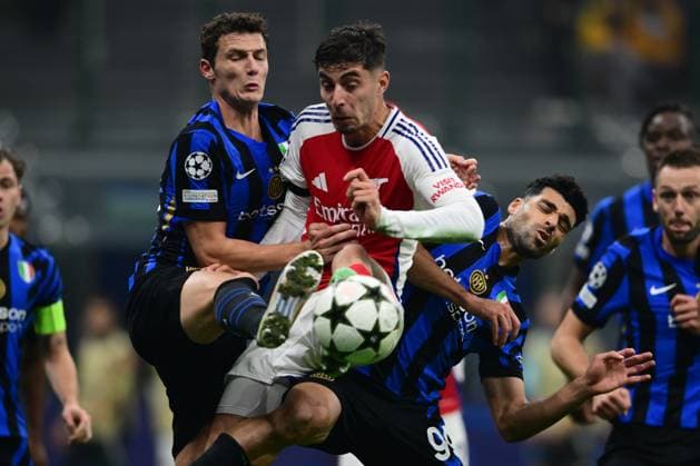 FC Internazionale Milano v Arsenal FC - UEFA Champions League 2024 25 League Phase MD4 Benjamin Savard of Inter Milan and Kai Havertz of Arsenal battle for the ball during the Champions League match between Inter Milan and Arsenal at San Siro Stadium in Milan, Italy, on November 6, 2024. Milan Italy  Copyright: xAndreaxDiodatox originalFilename:diodato-atalanta241106_npebF.jpg