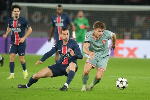 November 6, 2024, Paris, France: Atletico de Madrid Midfield PABLO BARRIOS in action during the League phase MD4 of UEFA Champions League between Paris Saint Germain and Atletico de Madrid at the Parc des Princes Stadium - Paris - France..Atletico de Madrid won 2:1 Paris France - ZUMAp119 20241106_zaf_p119_017 Copyright: xPierrexSteveninx