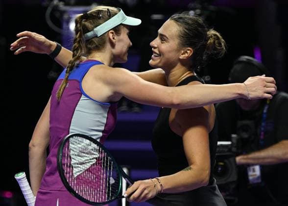 WTA, Tennis Damen Finals 2024 - Day 5 RIYADH, SAUDI ARABIA - NOVEMBER 06: Aryna Sabalenka (L) of Belarus congratulates Elena Rybakina of Kazakhstan at the end of the match, on Day 5 of the 2024 WTA Finals, part of the Hologic WTA Tour, held at King Saud University Indoor Arena on November 06, 2024, in Riyadh, Saudi Arabia. Riyadh Saudi Arabia  Copyright: xArturxWidakx originalFilename:widak-wtafinal241106_np4VV.jpg