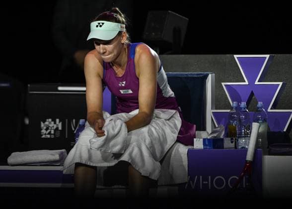 WTA, Tennis Damen Finals 2024 - Day 5 RIYADH, SAUDI ARABIA - NOVEMBER 06: Elena Rybakina of Kazakhstan during her match against Aryna Sabalenka of Belarus, on Day 5 of the 2024 WTA Finals, part of the Hologic WTA Tour, held at King Saud University Indoor Arena on November 06, 2024, in Riyadh, Saudi Arabia. Riyadh Saudi Arabia  Copyright: xArturxWidakx originalFilename:widak-wtafinal241106_npUDx.jpg