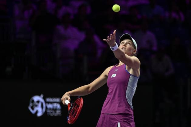WTA, Tennis Damen Finals 2024 - Day 5 RIYADH, SAUDI ARABIA - NOVEMBER 06: Elena Rybakina of Kazakhstan during her match against Aryna Sabalenka of Belarus, on Day 5 of the 2024 WTA Finals, part of the Hologic WTA Tour, held at King Saud University Indoor Arena on November 06, 2024, in Riyadh, Saudi Arabia. Riyadh Saudi Arabia  Copyright: xArturxWidakx originalFilename:widak-wtafinal241106_nptmj.jpg