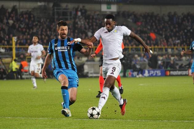 Fußball, CL, FC Brügge - Aston Villa Brandon Mechele of Club Brugge makes a last ditch tackle on Jhon Duran of Aston Villa Club Brugge v Aston Villa, UEFA Champions League, Group Stage, Football, Jan Breydel Stadium, Brussels, Belgium - 06 Nov 2024 EDITORIAL USE ONLY No use with unauthorised audio, video, data, fixture lists, club league logos or live services. Online in-match use limited to 120 images, no video emulation. No use in betting, games or single club league player publications. Copyright: xDavexWinter Shutterstockx 14863799hk