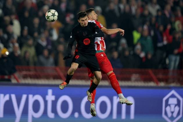 Fußball, CL, Roter Stern Belgrad - FC Barcelona (241107) -- BELGRADE, Nov. 7, 2024 -- Barcelona s Pedri (L) vies with Crvena Zvezda s Rade Krunic during the UEFA Champions League football match between Crvena Zvezda and Barcelona in Belgrade, Serbia, on Nov. 6, 2024. (Photo by Xinhua) (SP)SERBIA-BELGRADE-FOOTBALL-UEFA CHAMPIONS LEAGUE-CRVENA ZVEZDA VS BARCELONA PredragxMilosavljevic 