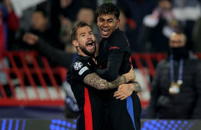Fußball, CL, Roter Stern Belgrad - FC Barcelona (241107) -- BELGRADE, Nov. 7, 2024 -- Barcelona s Inigo Martinez (L) celebrates his goal with his teammate Lamine Yamal during the UEFA Champions League football match between Crvena Zvezda and Barcelona in Belgrade, Serbia, on Nov. 6, 2024. (Photo by Xinhua) (SP)SERBIA-BELGRADE-FOOTBALL-UEFA CHAMPIONS LEAGUE-CRVENA ZVEZDA VS BARCELONA PredragxMilosavljevic 