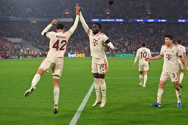 Goal celebration Jamal MUSIALA Bayern Muenchen after scoring 1 0 with Alphonso DAVIES Bayern Muenchen , re Minjae KIM FC Bayern Muenchen cheering, joy, enthusiasm, action, football Champions League league phase, FC Bayern Muenchen Benfica Lisbon 1 0 on 06 11 2024, A L L I A N Z A R E N A