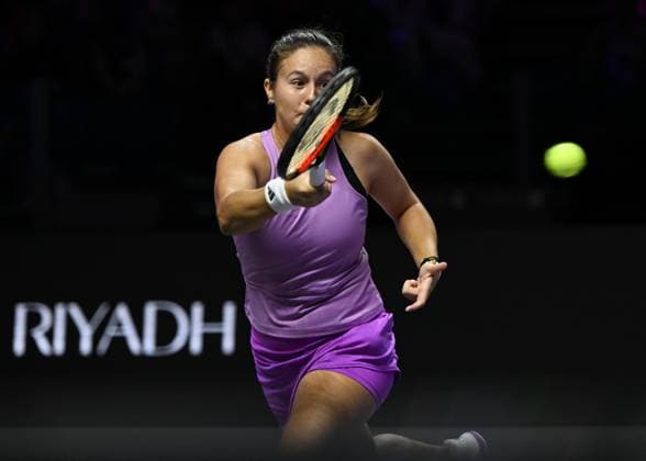 WTA, Tennis Damen Finals 2024 - Day 6 RIYADH, SAUDI ARABIA - NOVEMBER 07: Daria Kasatkina during her match against Iga Swiatek of Poland, on Day 6 of the 2024 WTA Finals, part of the Hologic WTA Tour, held at King Saud University Indoor Arena on November 07, 2024, in Riyadh, Saudi Arabia. Riyadh Saudi Arabia  Copyright: xArturxWidakx originalFilename:widak-wtafinal241107_np3FL.jpg
