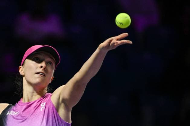 WTA, Tennis Damen Finals 2024 - Day 6 RIYADH, SAUDI ARABIA - NOVEMBER 07: Iga Swiatek of Poland during her match against Daria Kasatkina, on Day 6 of the 2024 WTA Finals, part of the Hologic WTA Tour, held at King Saud University Indoor Arena on November 07, 2024, in Riyadh, Saudi Arabia. Riyadh Saudi Arabia  Copyright: xArturxWidakx originalFilename:widak-wtafinal241107_npAlO.jpg