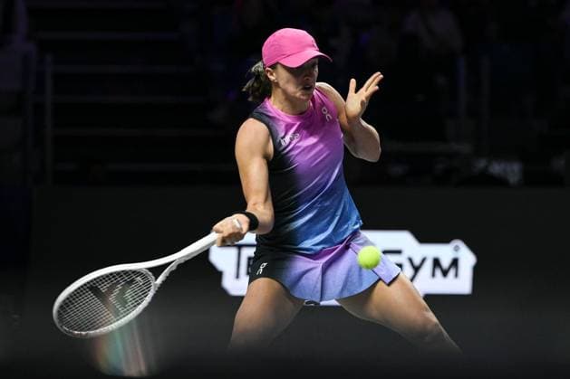 WTA, Tennis Damen Finals 2024 - Day 6 RIYADH, SAUDI ARABIA - NOVEMBER 07: Iga Swiatek of Poland during her match against Daria Kasatkina, on Day 6 of the 2024 WTA Finals, part of the Hologic WTA Tour, held at King Saud University Indoor Arena on November 07, 2024, in Riyadh, Saudi Arabia. Riyadh Saudi Arabia  Copyright: xArturxWidakx originalFilename:widak-wtafinal241107_nplqS.jpg