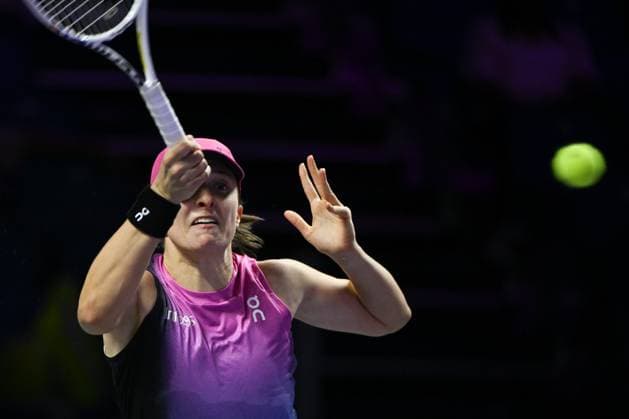 WTA, Tennis Damen Finals 2024 - Day 6 RIYADH, SAUDI ARABIA - NOVEMBER 07: Iga Swiatek of Poland during her match against Daria Kasatkina, on Day 6 of the 2024 WTA Finals, part of the Hologic WTA Tour, held at King Saud University Indoor Arena on November 07, 2024, in Riyadh, Saudi Arabia. Riyadh Saudi Arabia  Copyright: xArturxWidakx originalFilename:widak-wtafinal241107_npuHu.jpg