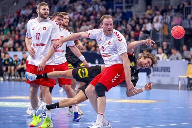 07 11 2024, Handball, EHF EURO Qualifiers, Germany Switzerland, SAP Arena Mannheim Rune Dahmke GER 34 wins against Lenny Rubin SUI 4 Baden Württemberg Germany