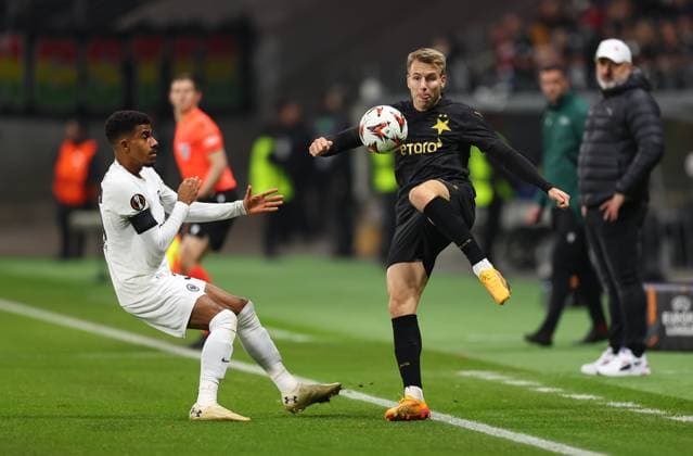 07 11 2024, Football UEFA Europa League, Eintracht Frankfurt SK Slavia Prague, emonline, emspor, v l , Ansgar Knauff Eintracht Frankfurt , Ondrej Zmrzly SK Slavia Praha DFL DFB REGULATIONS PROHIBIT ANY USE OF PHOTOGRAPHS AS IMAGE SEQUENCES AND OR QUASI VIDEO xdcx Copyright: HMBxMedia Claus