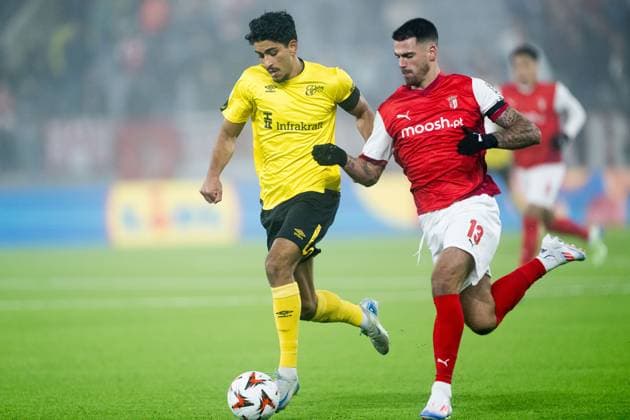 241107 Ahmed Qasem of Elfsborg and Joao Ferreira of Braga during the Europa League match between Elfsborg and Braga on November 7, 2024 in Boras Photo Jörgen Jarnberger BILDBYRAN COP 112 JJ0415 fotboll football soccer fotball uefa europa league europa league elfsborg braga bbeng  Copyright: JÖRGENxJARNBERGER BB241107JJ017