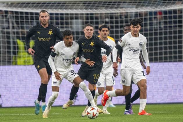 Ansgar Knauff Eintracht Frankfurt Christos Zafeiris Slavia Prague battle for the ball during the UEFA Europa League 2024 25 League Phase MD4 match between Eintracht Frankfurt v SK Slavia Praha at Deutsche Bank Park on November 7, 2024 in Frankfurt am Main, Germany not used in POL SRB CRO FRA GBR NED ITA USA Defodi 747 747 20241107 EFSlPr 000000061 Defodi-747 not used in POL SRB CRO FRA GBR NED ITA USA
